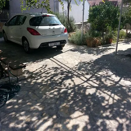 アパート Branka Vinišće